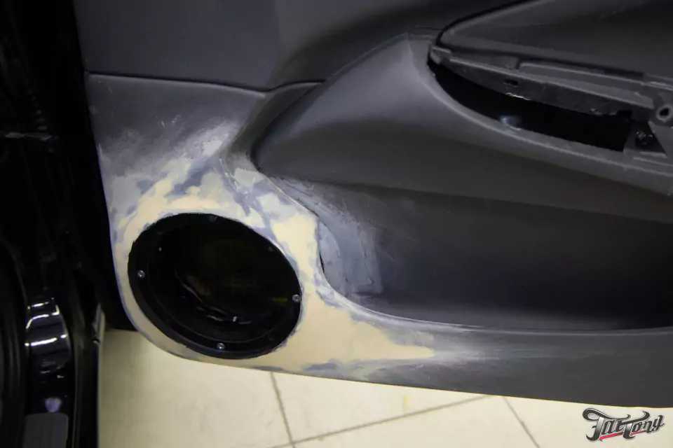 Изготовление подиумов дверей для Nissan Almera: заглянем за кулисы студии автозвука!